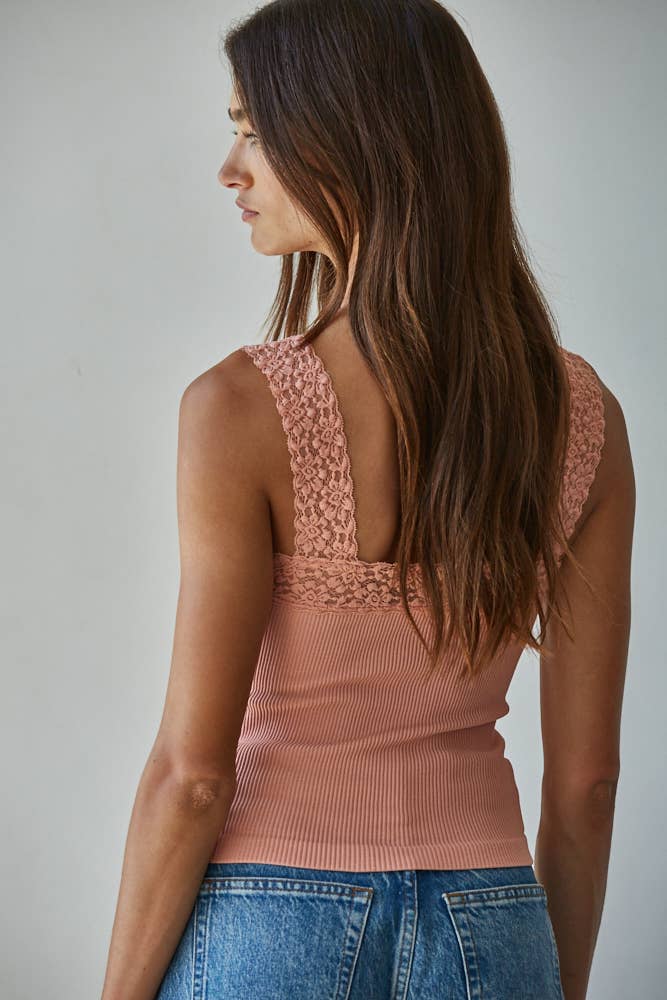 By Together – Großhandel Tanktop – Damen – S1217N | Strick-Top mit Nahtloser Rippstruktur und Spitzensaum11