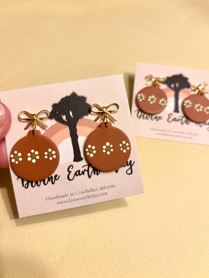 Esferas de barro for wholesale by Divine Earth Clay