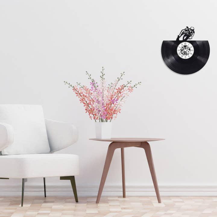 L'atelier d'Ombeline - Wholesale Wall Clock - Motorcycle themed 33 rpm vinyl record clock5