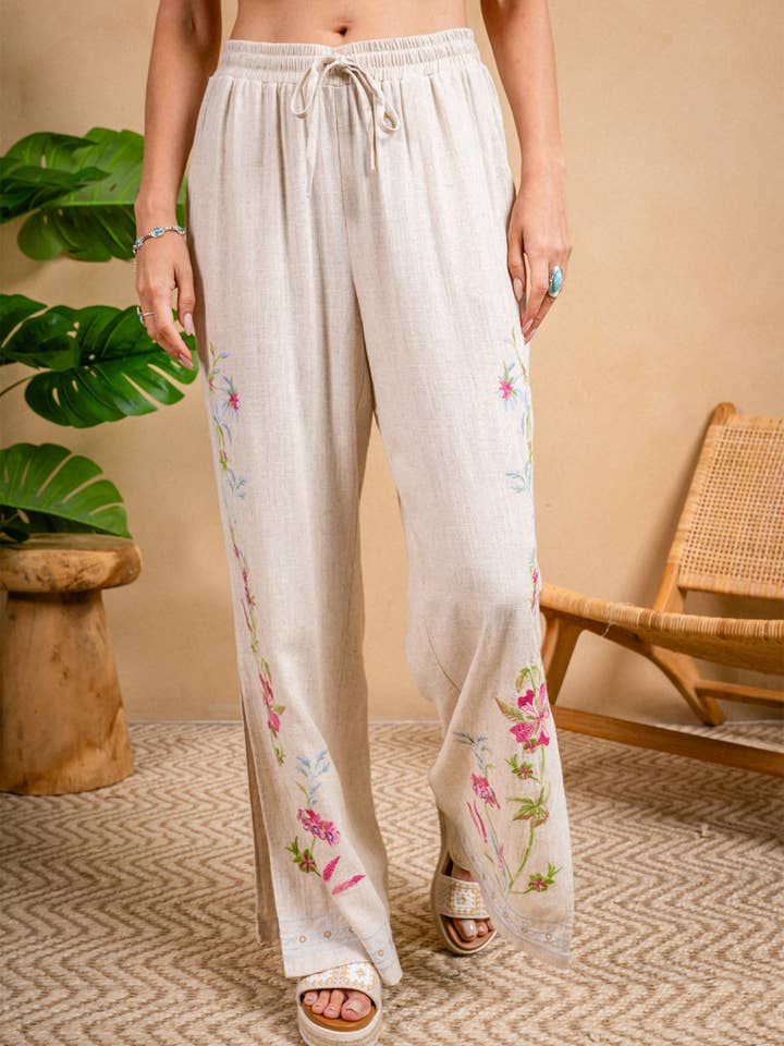 4257-MAP Geborduurde broek met gespleten broekspijpen en binnenbeenlengte 30" van linnenmix voor wholesale door Paparazzi