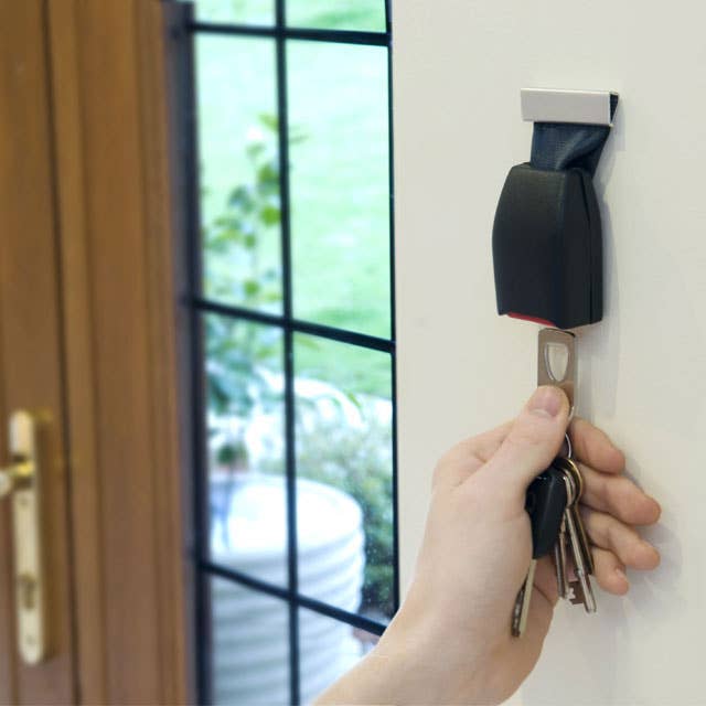 MAGS - Wholesale Keychain - Unisex - seat belt buckle key holder