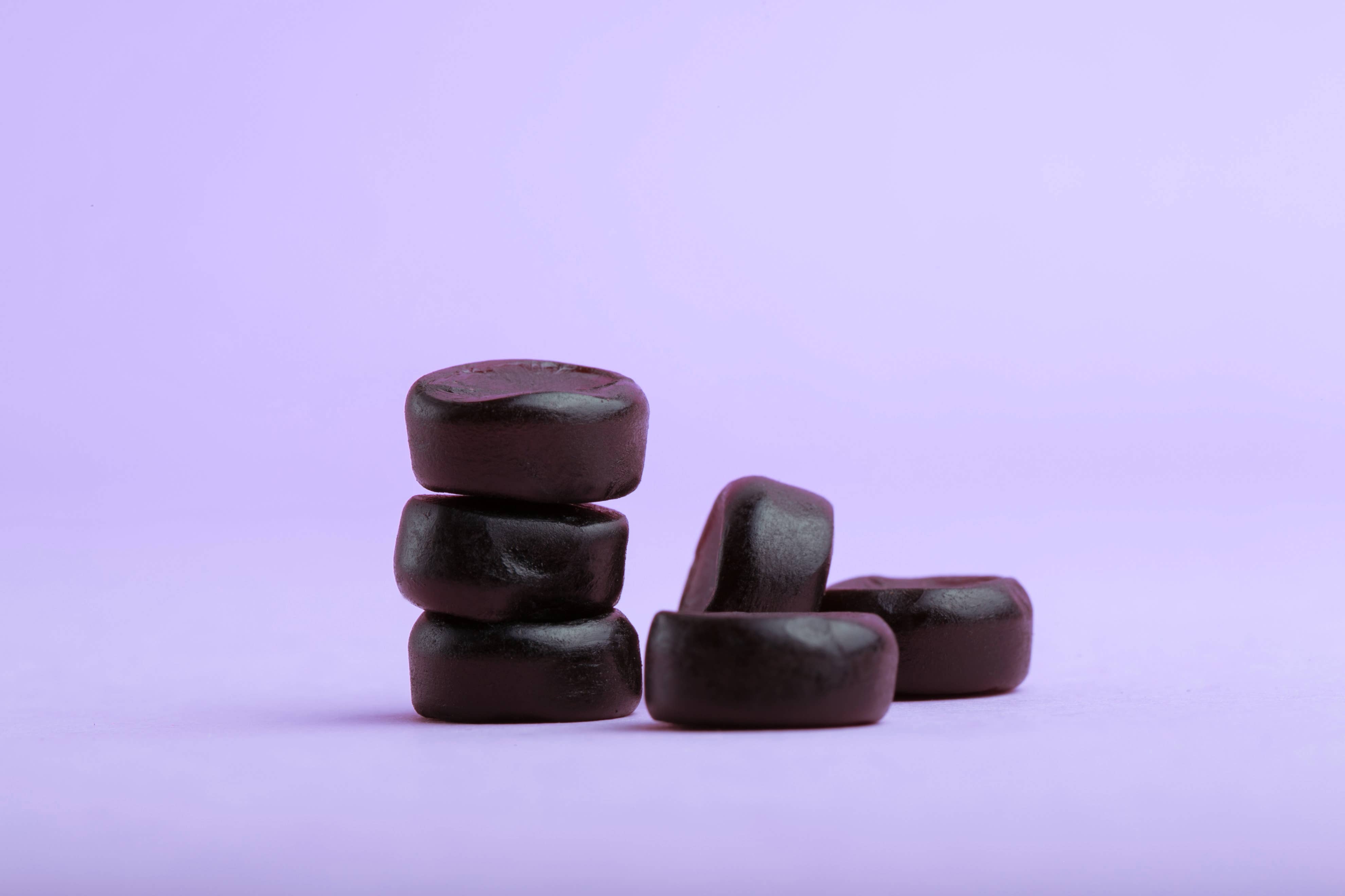 Amarelli Fabbrica Di Liquirizia - Wholesale Gummy - SENATORI 60g - Violet flavored gummy liquorice Made in Italy4