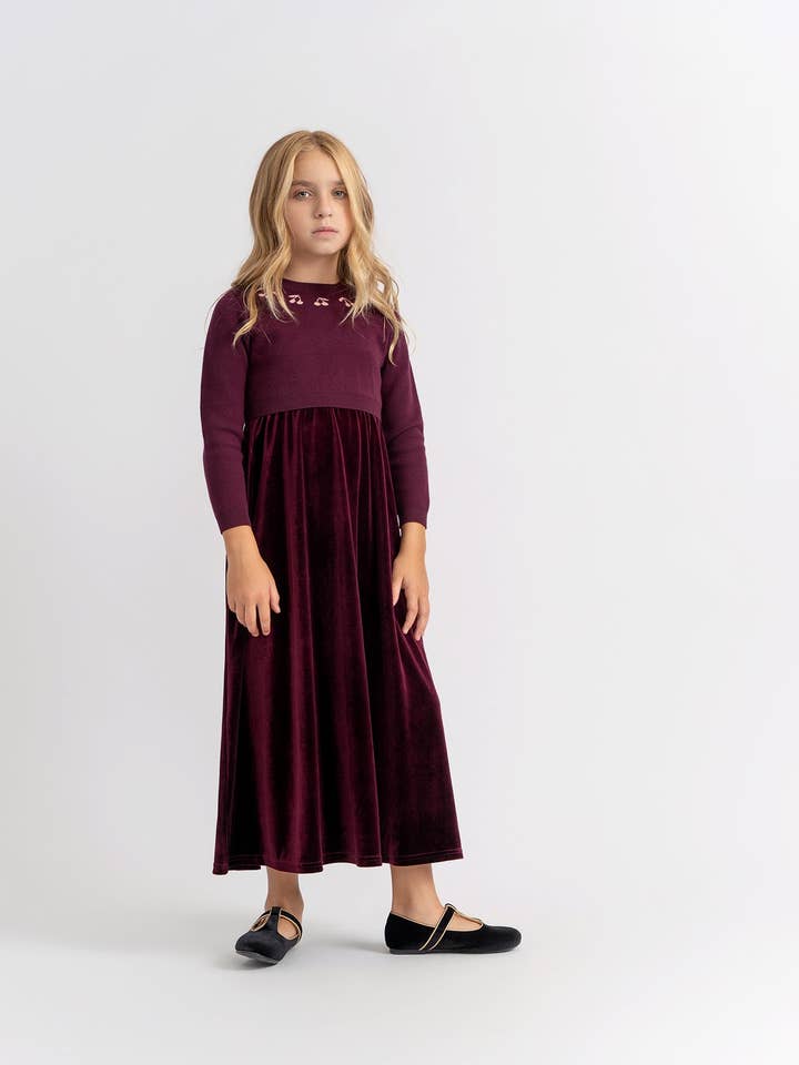 Cherry Slinky velourkjole for engroshandel hos Hush.Shop