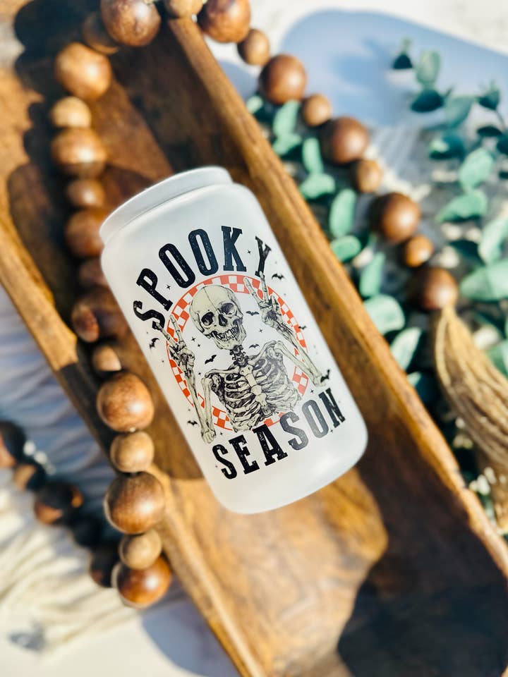 Spooky Season Halloween øldåseglas i sublimation, 470 ml eller 590 ml for engroshandel hos Bonita Bella Creations