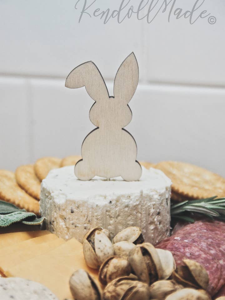 Palo de Madera con Conejo para Charcutería – Decoración de Tabla de Quesos de Pascua para venta al por mayor de KendollMade