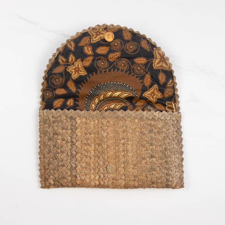 The Winding Road - Wholesale Clutch Bag - Women's - Straw Clutch - Nartural Brown with Cowrie Shell Trim