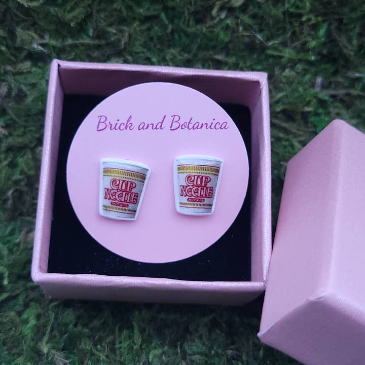 Handgjorda nickelfria nudelörhängen i ramenstil för wholesale av Brick and Botanica