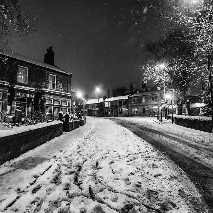 Town Street Scena di neve Horsforth per la vendita all'ingrosso da parte di RJHEALDPHOTOGRAPHY