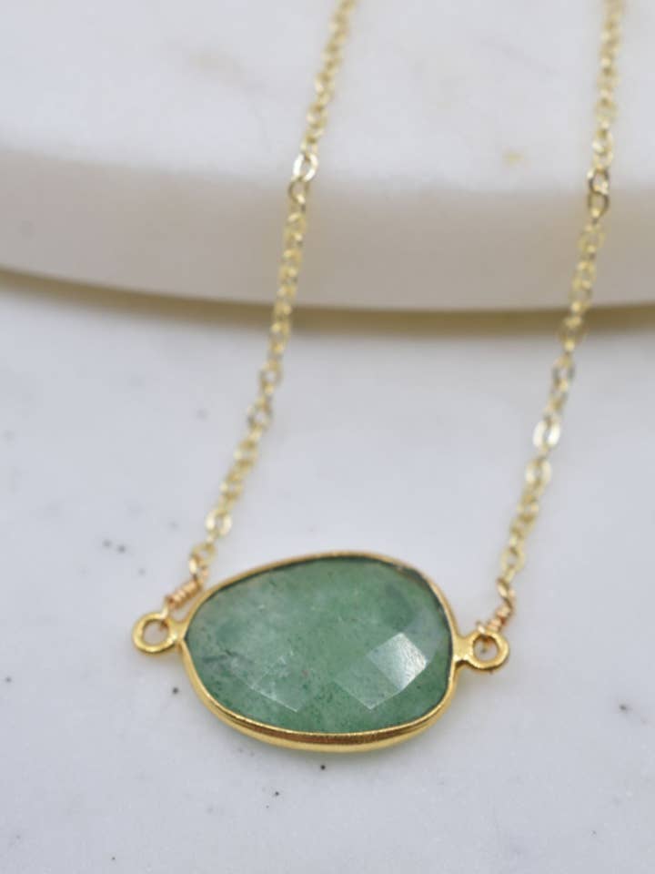 Mrs. Parker Halskette aus Erdbeerquarz für den Großhandel von A Blonde and Her Bag