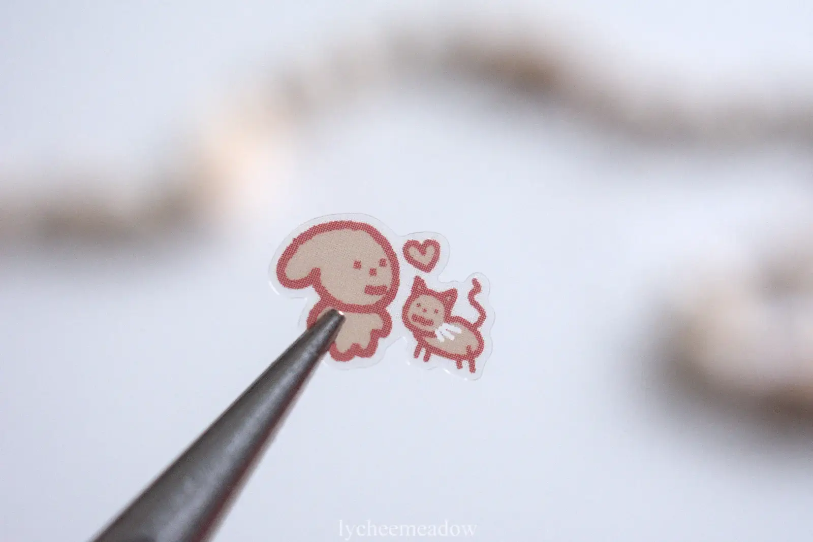 Lycheemeadow - Vente Autocollant - Il est là !!! Feuille d'autocollants transparente1