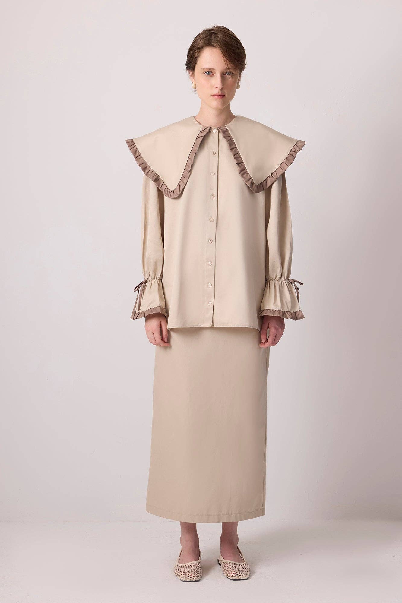 Taş Hemd mit Kontrastkragen und Rüschenbesatz für den Großhandel auf Faire5