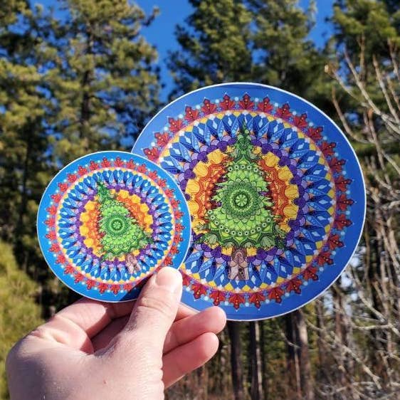 Stedsegrønne træ Mandala klistermærke for engroshandel hos Stirling Studios