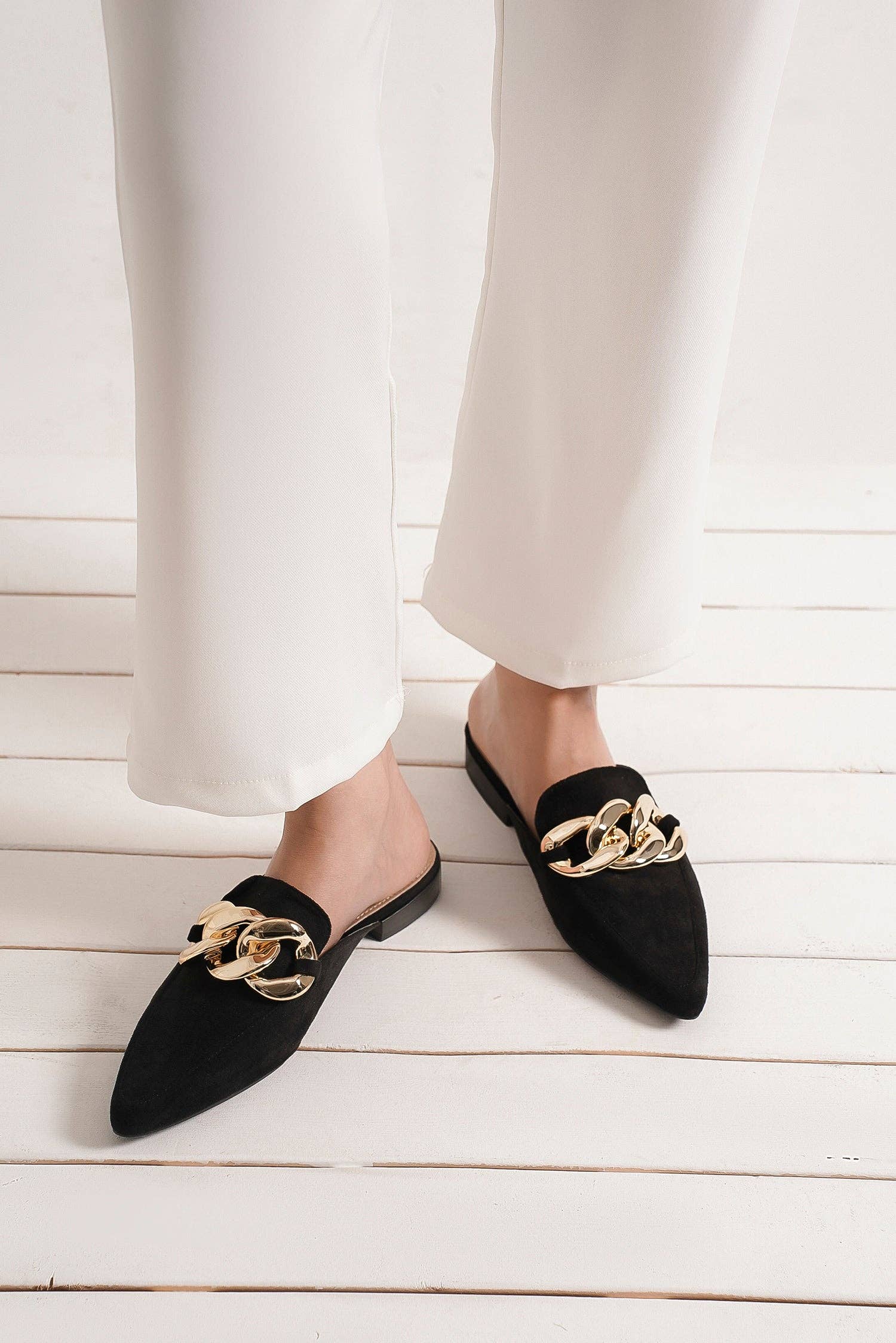 BEAST FASHION - Wholesale Mules – Women’s - GEM-36 Chain Detail Mules24