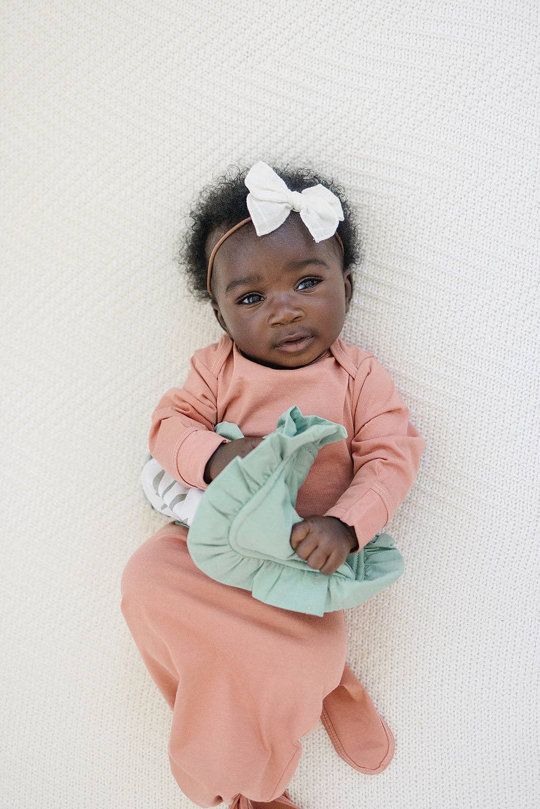 Earth Baby Outfitters – Conjunto de roupa - Bebé por atacado – Conjunto de Presente para Recém-Nascido Bamboo Welcome Home6