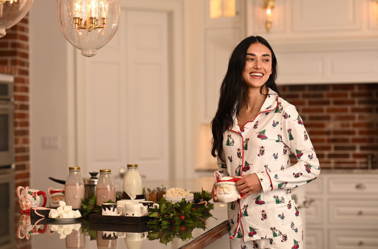 Sugar Bee Clothing - Vendita all'ingrosso Completo pigiama - Bambini - Pigiama natalizio 2024 - Natale in fattoria - Button Down3