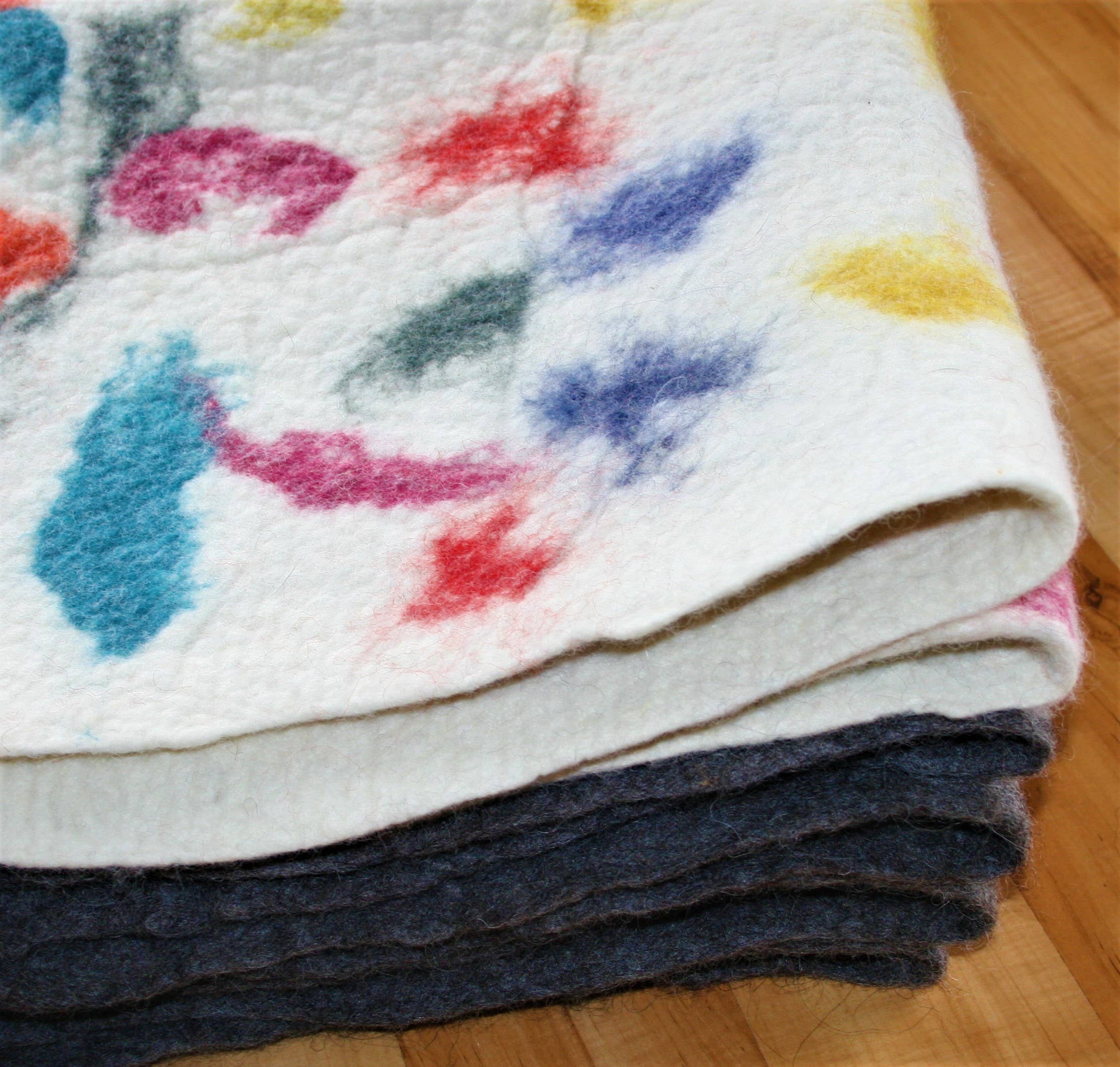 herzundhund – Großhandel Haustierdecke – Hund – Dicke Hundedecke aus Bio-Wollwalk weiß5