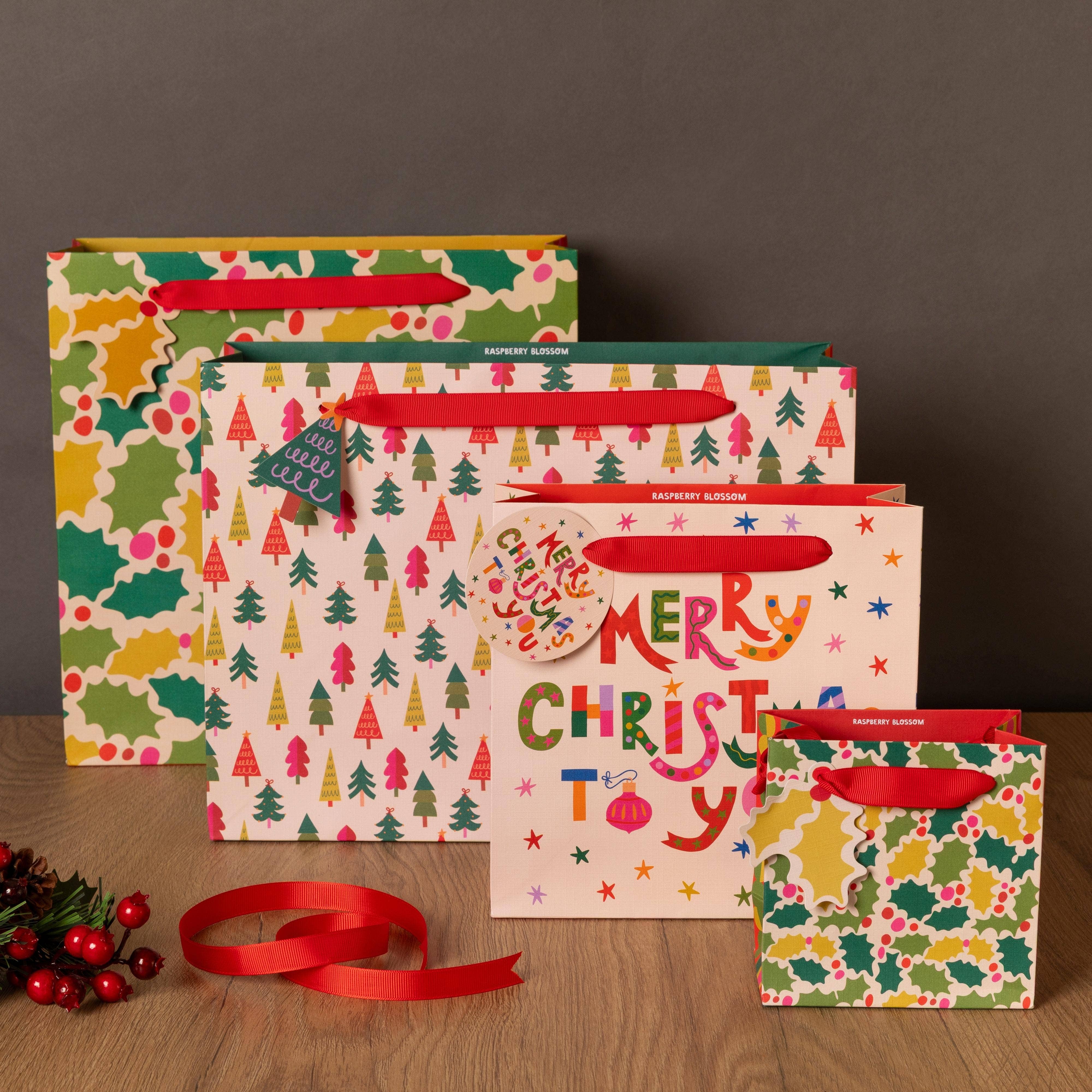 Penny Kennedy Ltd - Wholesale Cadeautasje - Kerstmis 2025 Cadeautas Groot Crème Hulst Eco Groen1