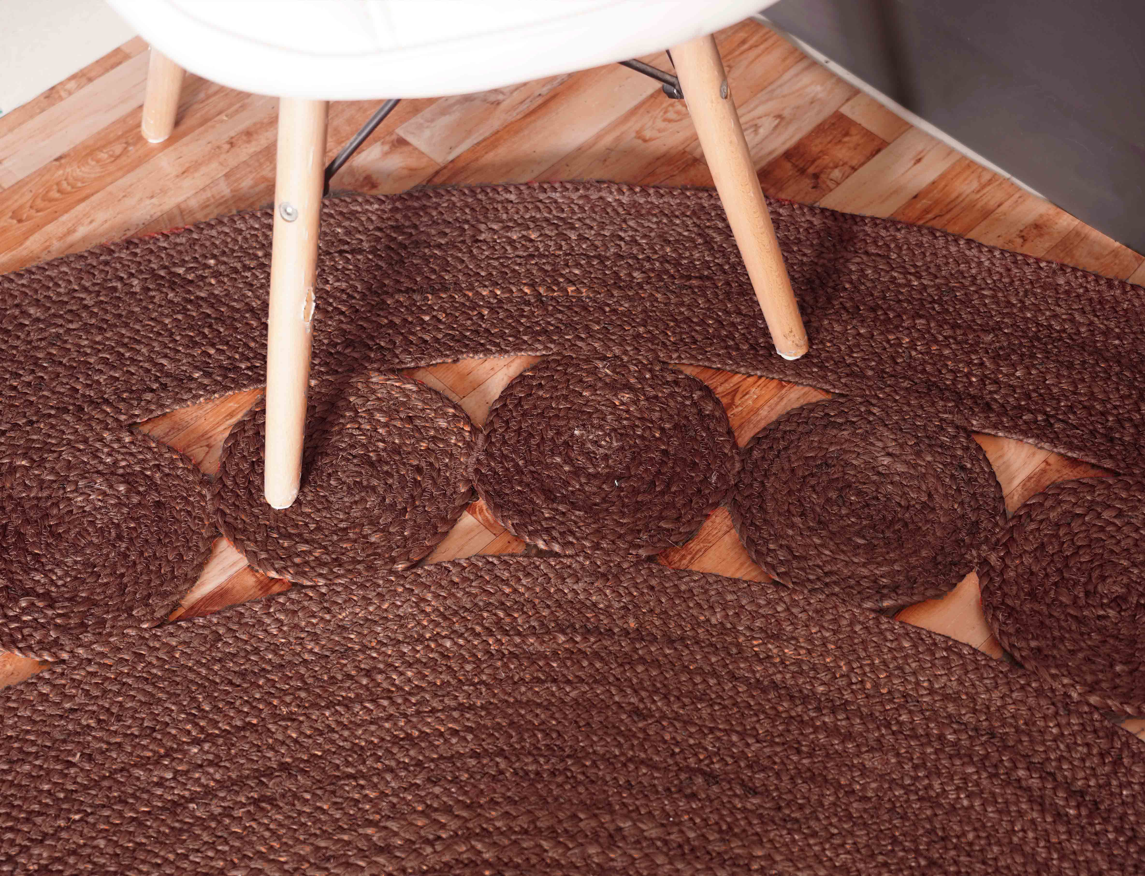 Chouhan Rugs – wholesale Area rug – Handmade Brown Round Scalloped Jute Rug For Living Room Rug2