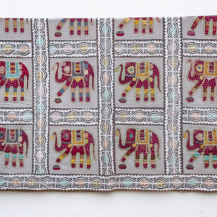 De-cor - Venta al por mayor Edredones acolchados - Cubrecama Kantha con Aplique de Elefante Alegre