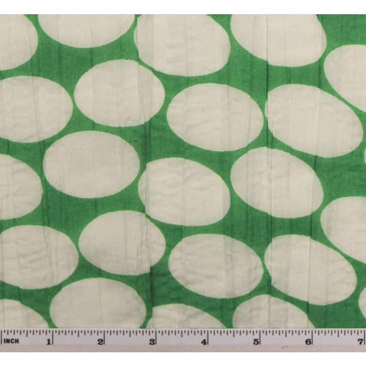 Tessuto per abbigliamento in voile stropicciato verde/bianco con stampa a pois 48/50" per la vendita all'ingrosso da parte di Radyan Fabrics