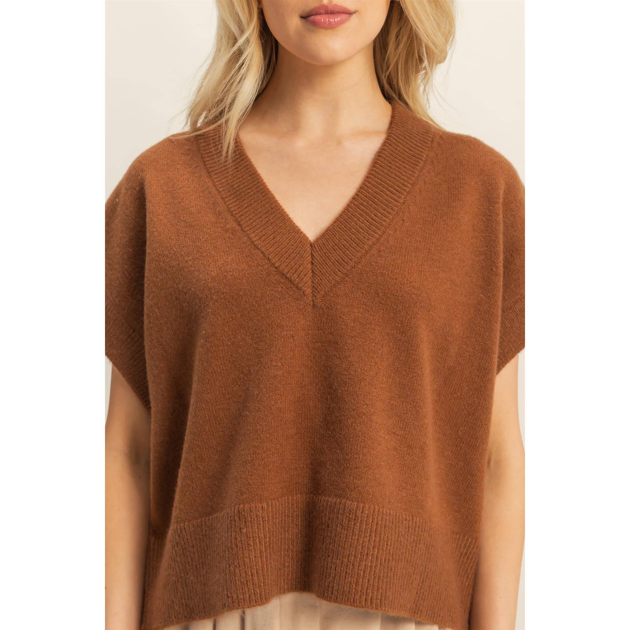 HYFVE – wholesale Sleeveless sweatshirts – Women′s – Oversized V-Neck Sweater Vest13