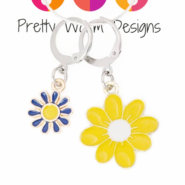 Gele en blauwe madeliefjes zomerhaakstiften voor wholesale door Pretty Warm Designs