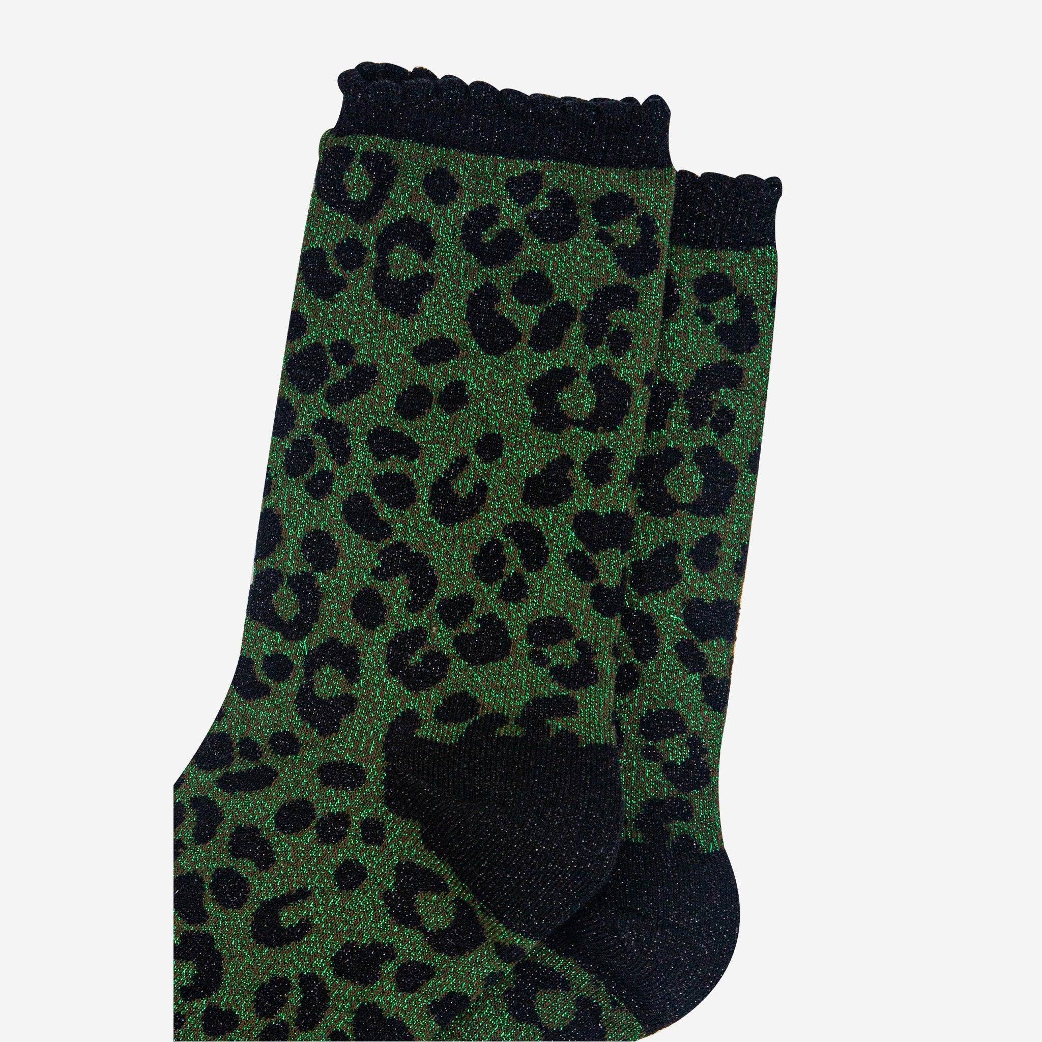 Sock Talk – wholesale Strumpor - Dam – Damstrumpor i khaki med leopardmönster och glitter1