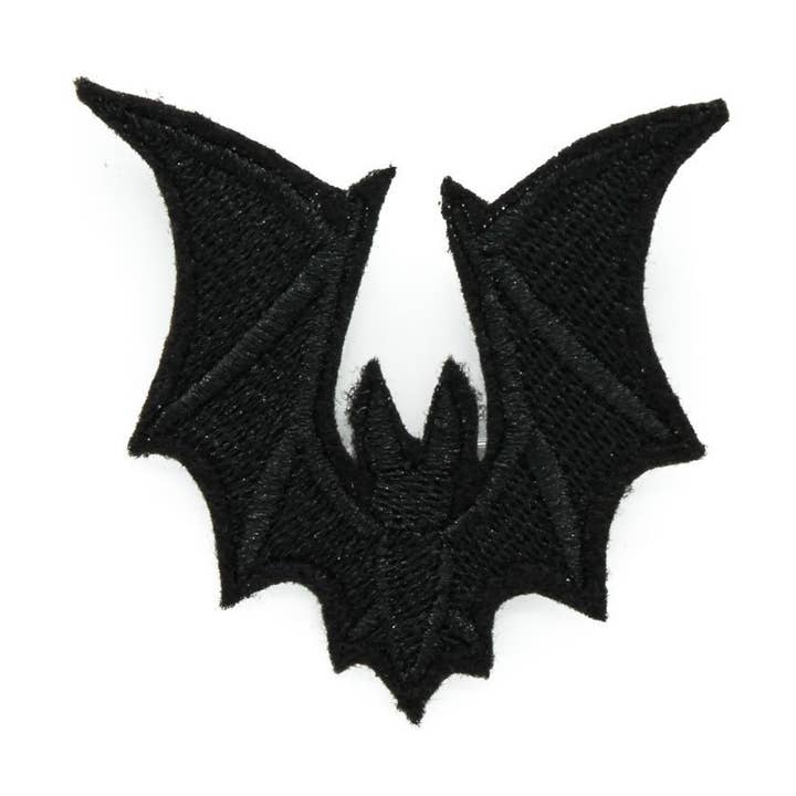 Écusson brodé gothique petite chauve-souris vampire pour la vente par Project Pinup