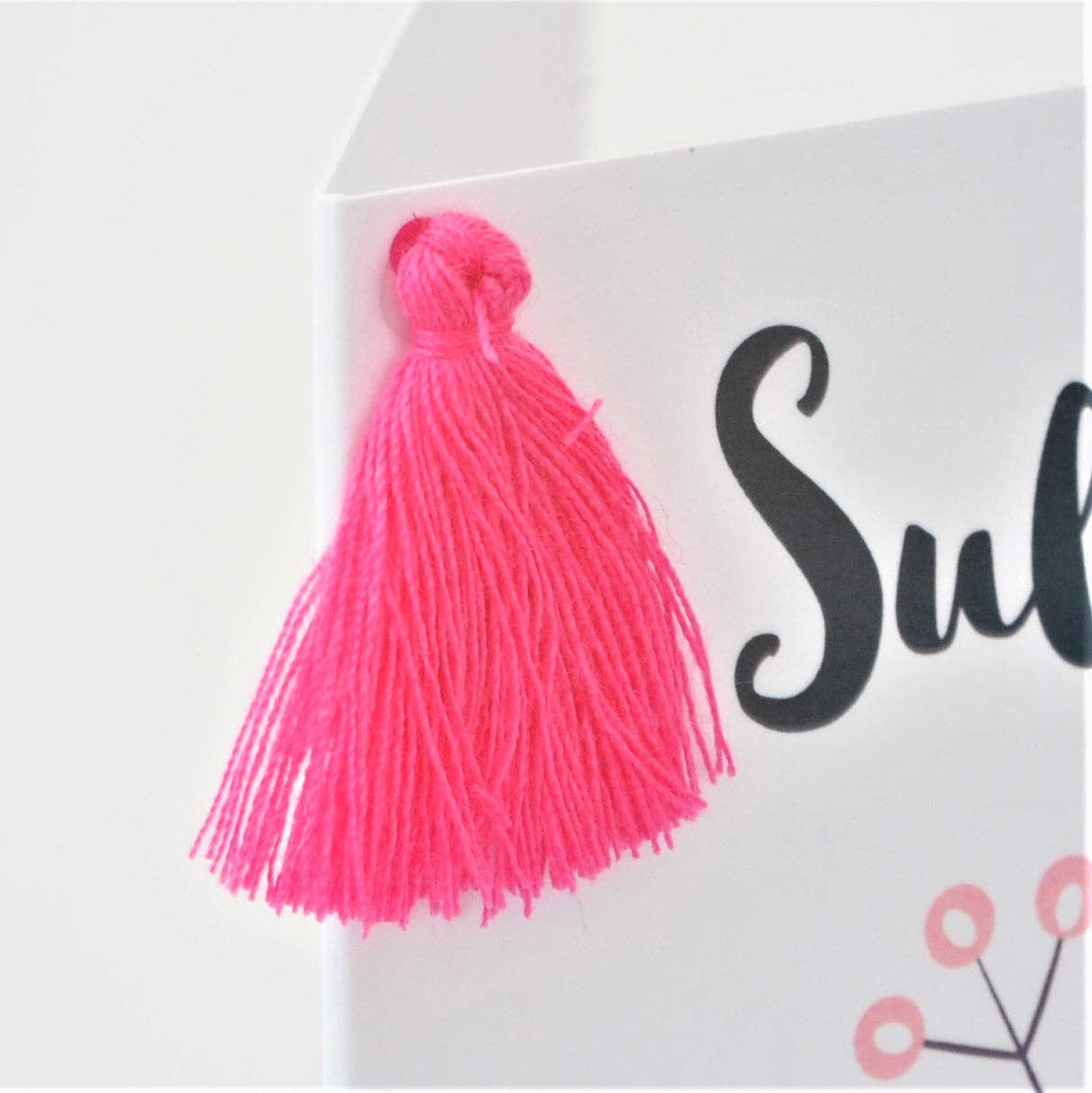 Claire Giles Ltd – Großhandel Muttertagskarten – Walisische Muttertagskarte, Sul y Mamau Hapus, Blumenstrauß, Quaste verziert3