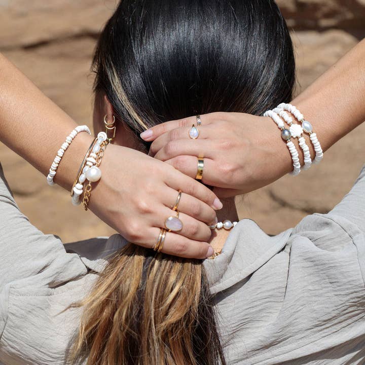 Ke Aloha Jewelry - Wholesale Beaded Bracelet - Choose your Stretchy Puka Shell Bracelet - Ali'ikai