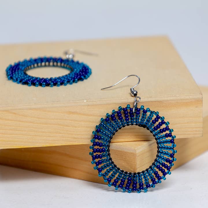 Perlenohrringe - Marineblau für den Großhandel von Zuri Styles