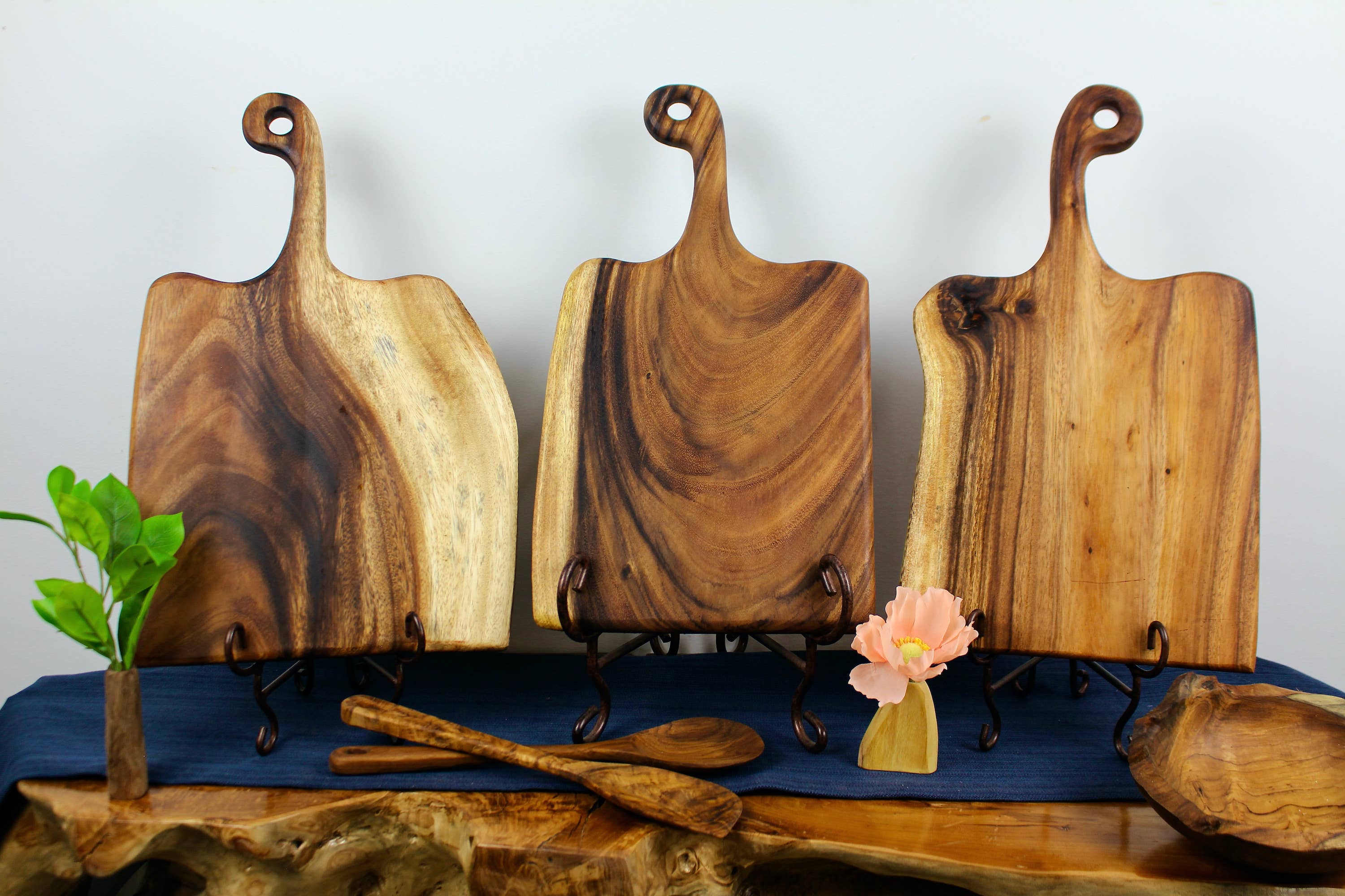 Tuckahoe Hardwoods – wholesale Cutting board – Large Live Edge Board with Handle1