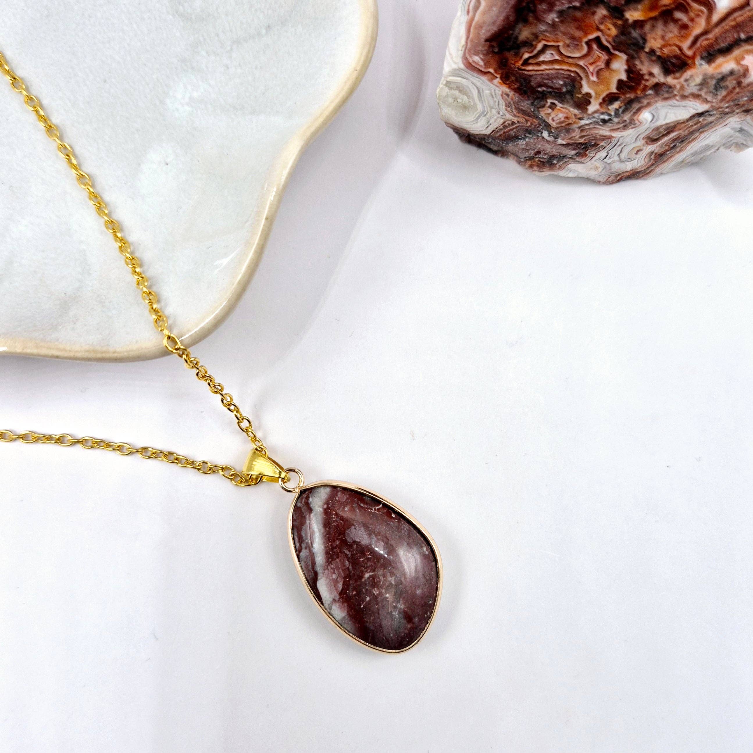 Moonlight Gemstones – wholesale Pendant/charm necklace – Gold color Agate Necklace with 25mm pendant2