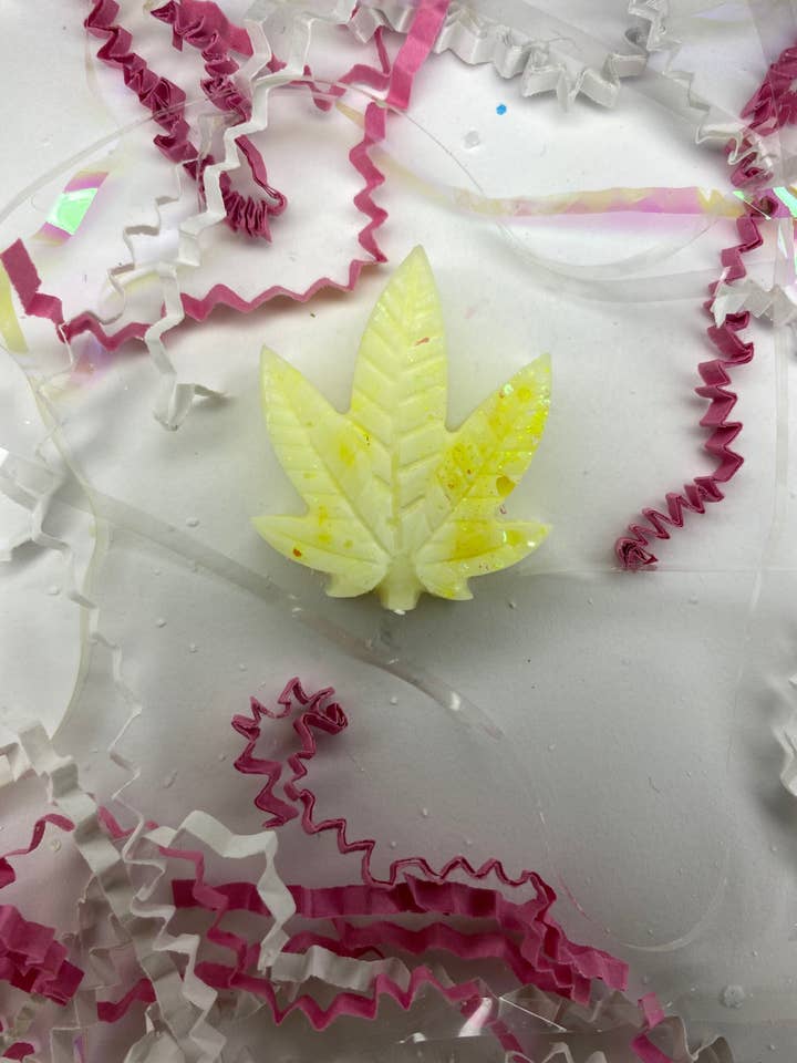 Patchouli Haze Pot Leaf Melts for wholesale by Loud Candle Company