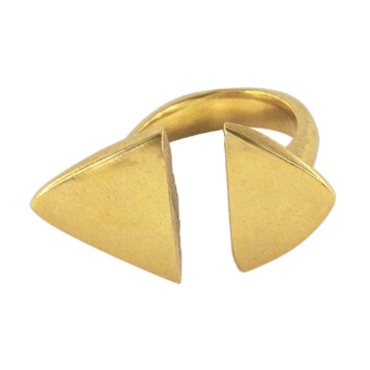 Anello regolabile a doppio triangolo aperto in ottone - Mimi per la vendita all'ingrosso da parte di Ecodunia
