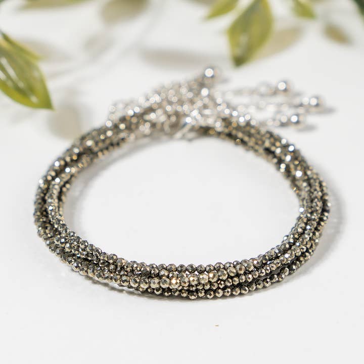 Chevillière en Pyrite | Perles Facettées Naturelles | Cristal Aimant à Argent pour la vente par Soothing Crystals