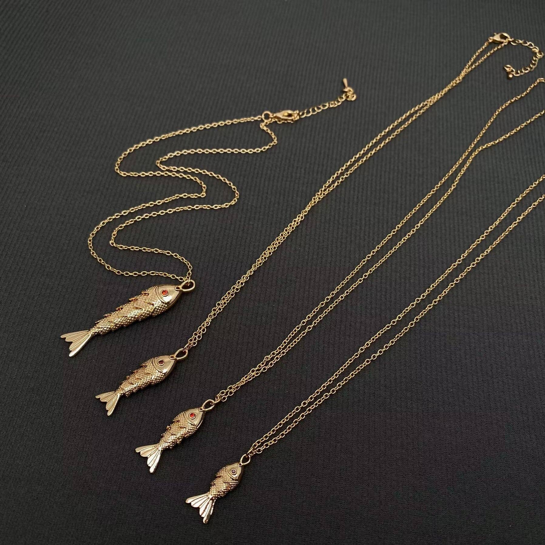 Mio Queena - Wholesale Pendant/Charm Necklace - Swinging Tail Fish Charm Gold-plated Necklace5