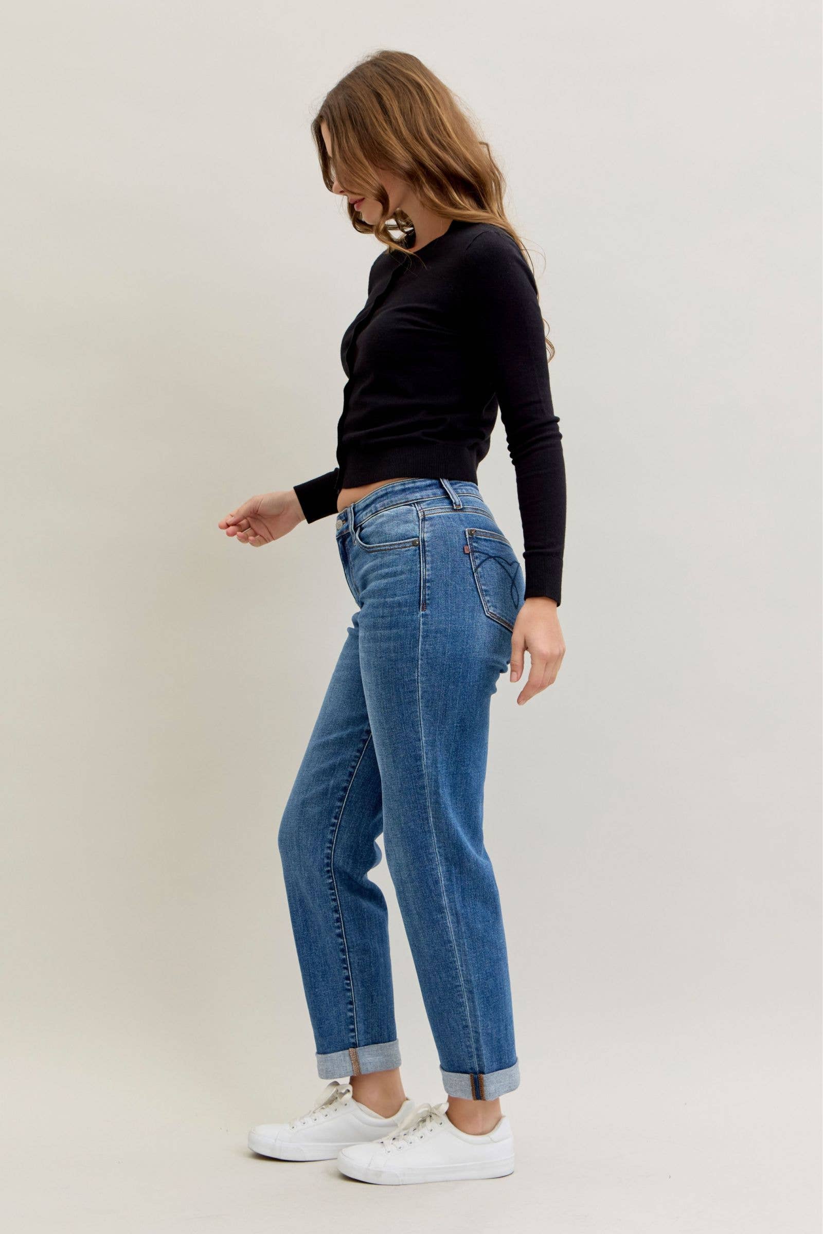 Watermelon Apparel - Venta al por mayor Vaqueros - Mujer - Judy Blue Clásico de Tiro Medio Bordado con Puño Boyfriend4