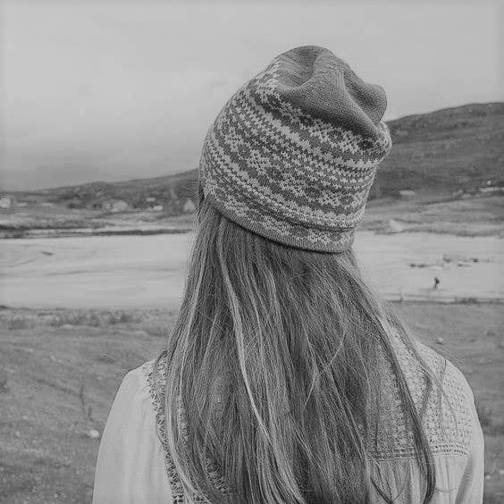 Samantha Holmes Alpaca Clothing and Gifts - Vente Bonnet – femme - Bonnet Fair Isle en alpaga rétro nordique6