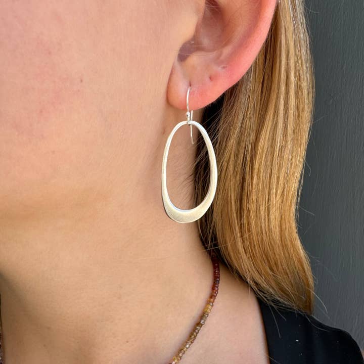 Philippa Roberts - Wholesale Dangle Earrings - Medium Oval Earrings in Silver or Vermeil1