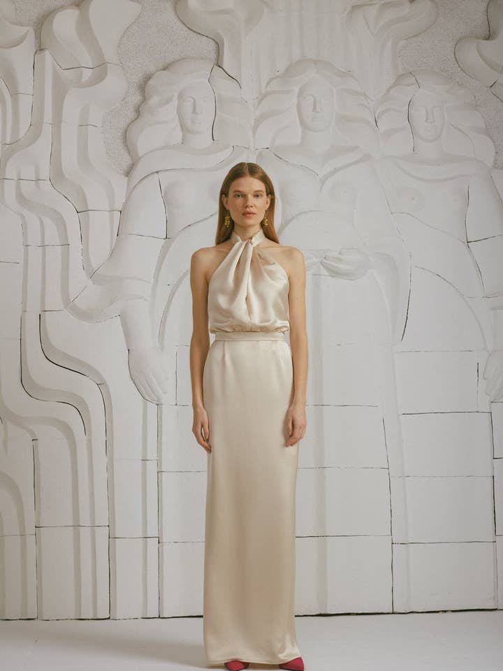 Elona champagne satijnen maxi avondjurk voor wholesale door UNDRESS