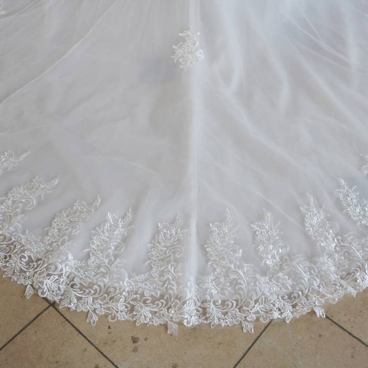 Blank Dress with train T6278 for wholesale on Faire2