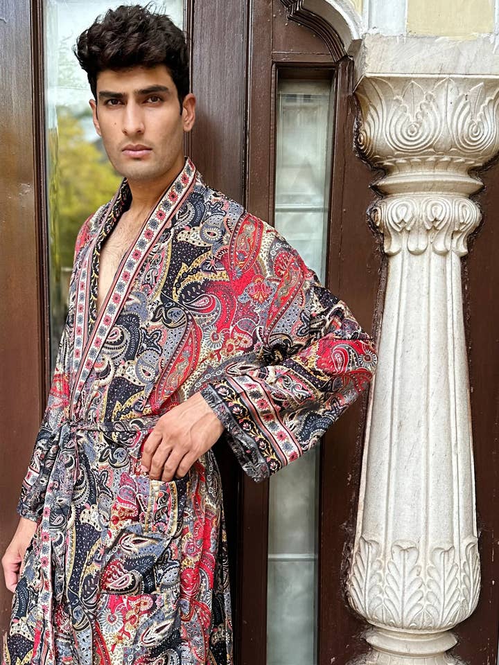 Heren Zijde Boho Kimono's Man Huis Strand Artiest Gewaad voor wholesale door Essential Designs London