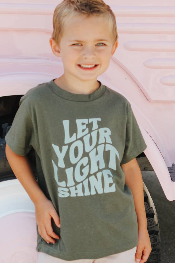 Crowned Free – Großhandel T-Shirt mit Siebdruck – Kinder – Kinder Lasst Euer Licht Leuchten T-Shirt - Grün3