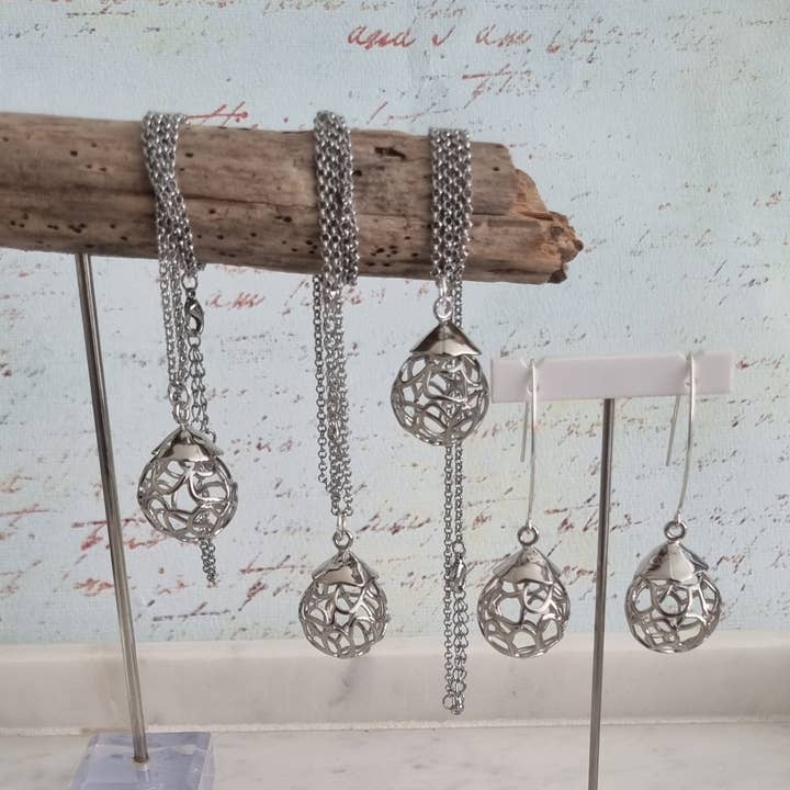 PearlGem Designs - Wholesale Pendant/charm necklace - Baroque wire ball Necklace11