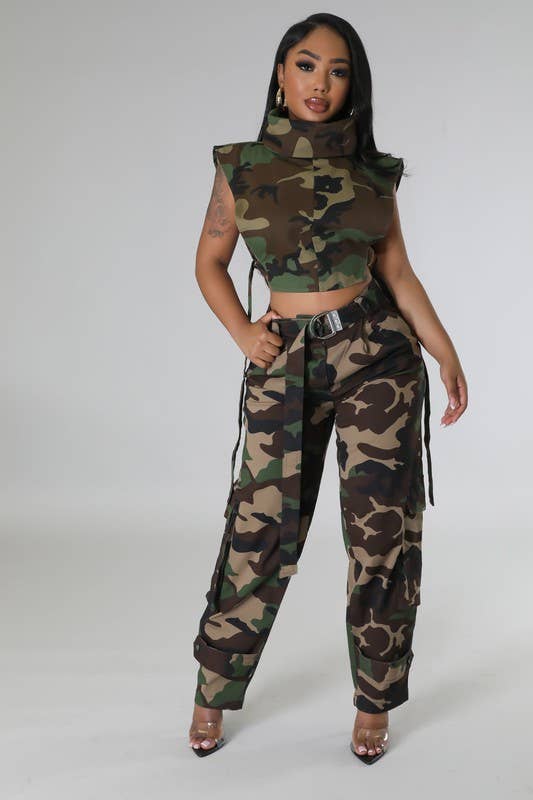 Camouflage Pantalon cargo ceinturé en camouflage en vente sur Faire0