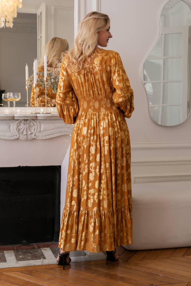 Kamel Locker geschnittenes langes Kleid mit Rüschen, Golddruck. für den Großhandel auf Faire1