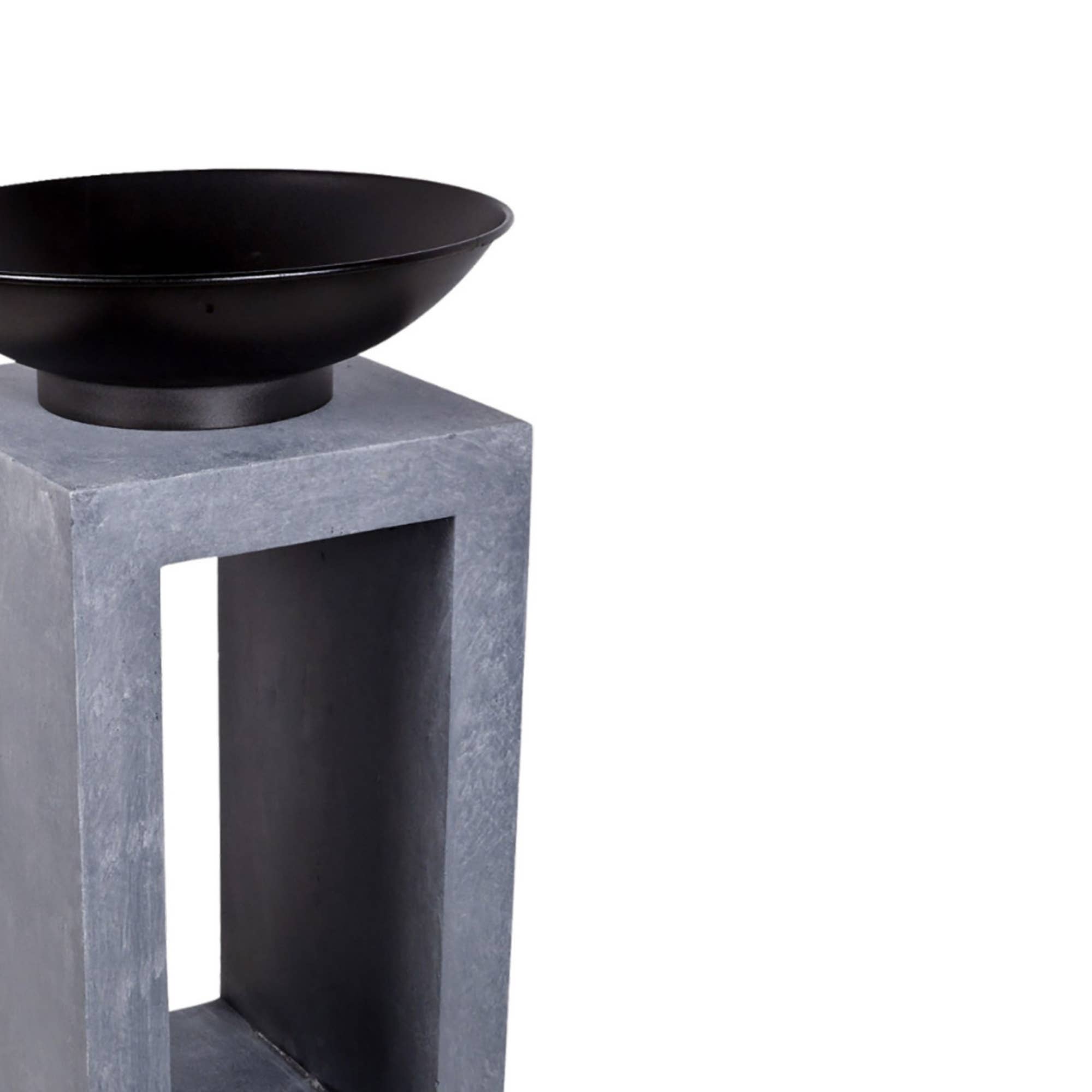 Ivyline – Großhandel Feuerstelle – Stählerne Feuer-Schale auf quadratischem Fibreclay-Podest H68,5 cm3