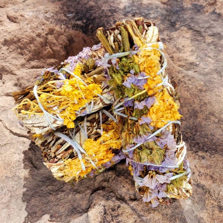 Liv Rocks - Wholesale Smudge stick - White Sage with Calendula Flower Smudge Wand2