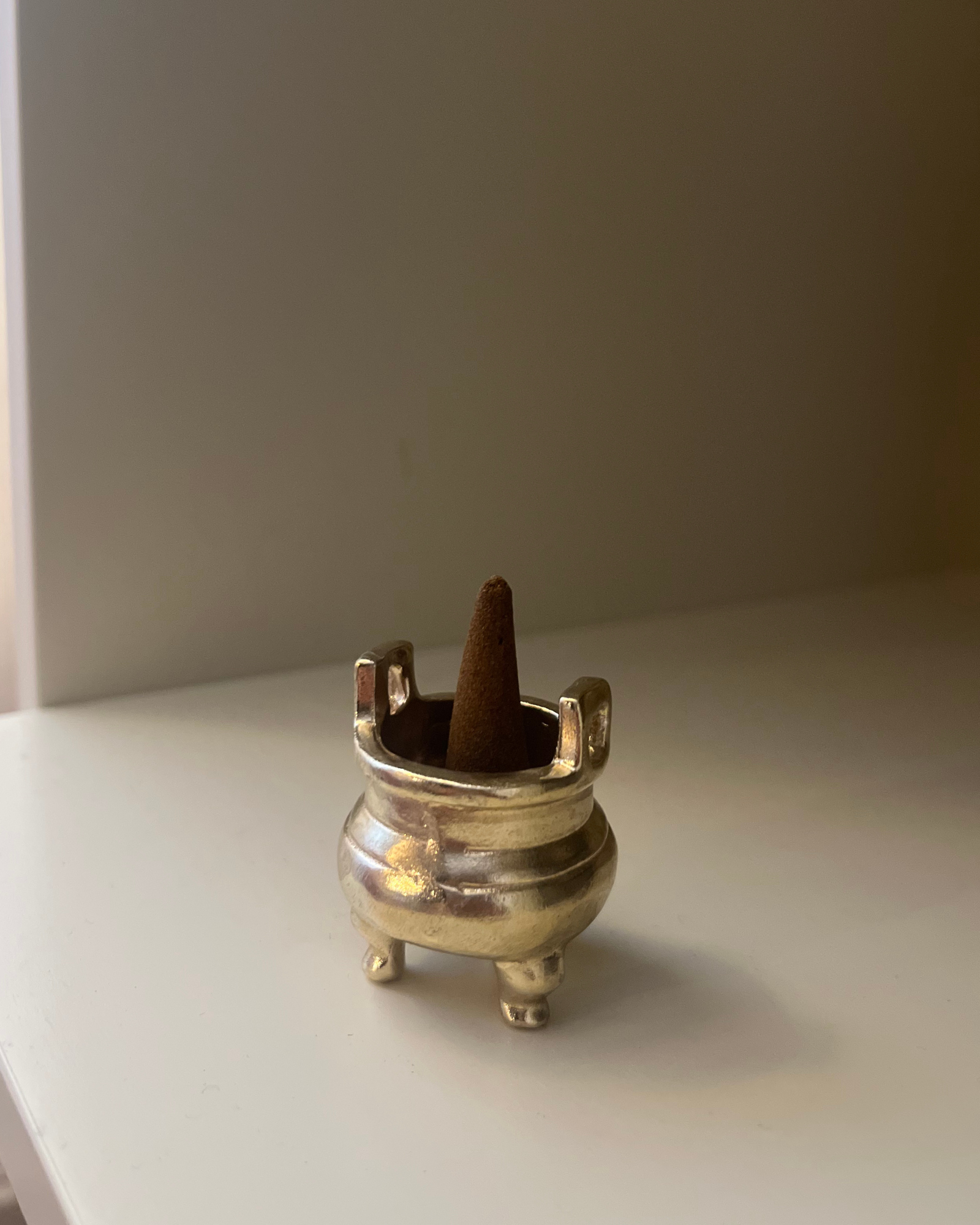 The Golden Altar – wholesale Incense holder – Chinese Ritual Brass Cauldron Incense Burner2